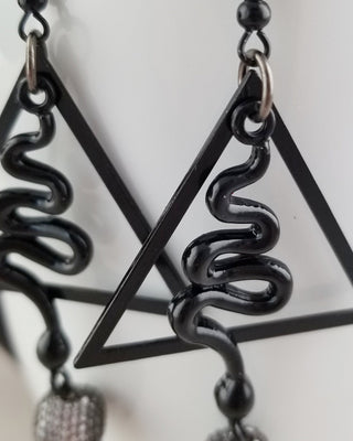 Black Triangle Snake Earrings with Skull Charm – Gothic Grunge Jewelry