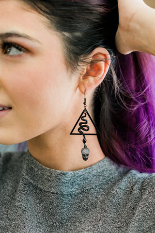 Black Triangle Snake Earrings with Skull Charm – Gothic Grunge Jewelry