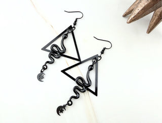 Black Triangle Snake Earrings with Skull Charm – Gothic Grunge Jewelry