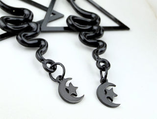 Black Triangle Snake Earrings with Skull Charm – Gothic Grunge Jewelry